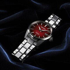Zegarek Seiko z czerwoną tarczą