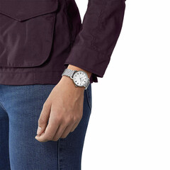 Elegancki zegarek Tissot na ręku
