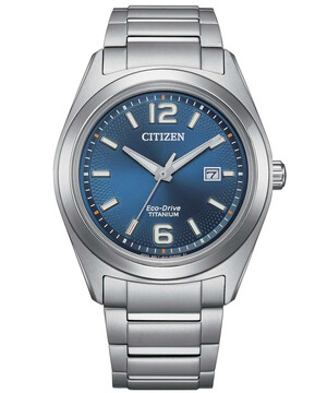 Tytanowy zegarek Citizen Super Titanium AW1641-81L z tarczą w kolorze niebieskim.