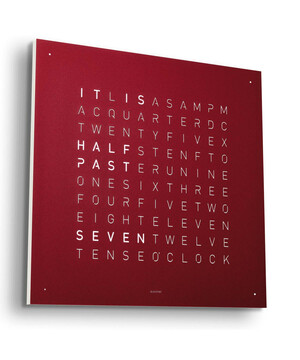Qlocktwo Earth 45 Red Velvet zegar z miękkim wykończeniem w kolorze czerwonym. Język angielski i niemiecki.