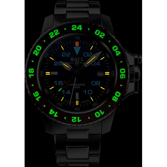 Ball Engineer Hydrocarbon AeroGMT II DG2018C-S3C-BE w ciemności