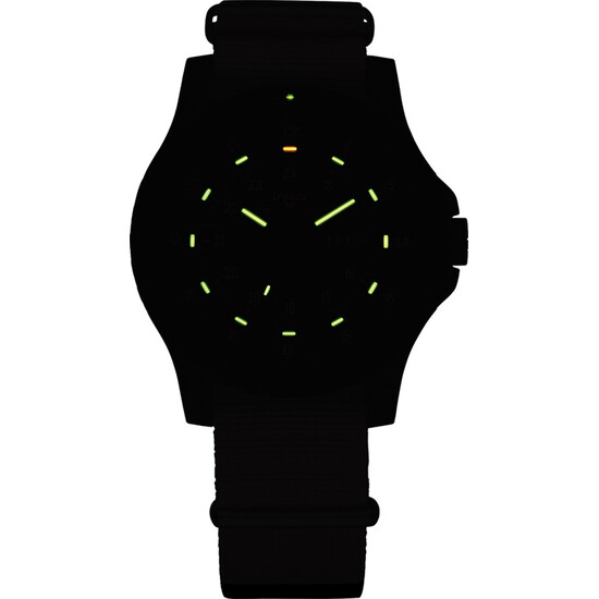 Zegarek Traser P66 Sand 100232 w ciemności