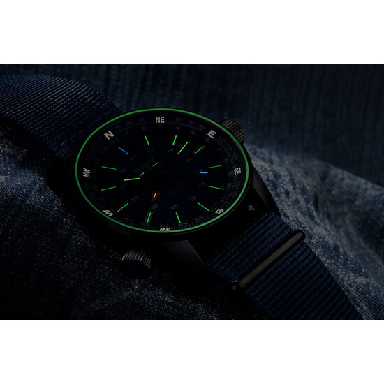 Traser P68 Pathfinder GMT Blue 109034 podświetlenie