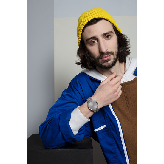 Rado True Thinline Les Couleurs™ Le Corbusier Grey Brown Natural Umber 32141 na ręce