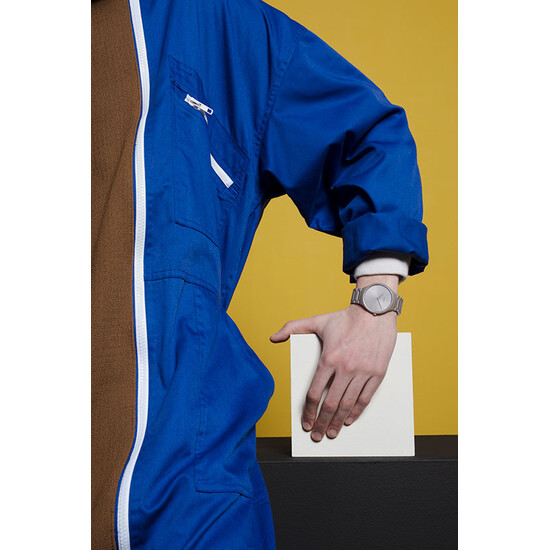 Rado True Thinline Les Couleurs™ Le Corbusier Grey Brown Natural Umber 32141 na ręce