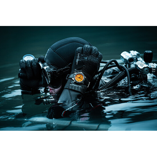 Traser P67 SuperSub T25 Orange 109380 zegarek do nurkowania.