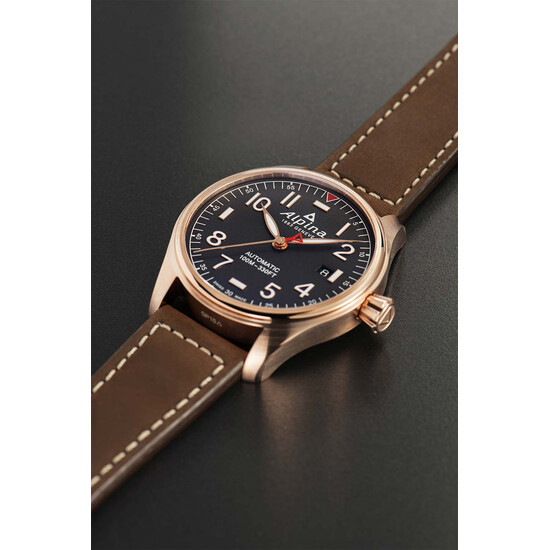 Stalowa koperta w kolorze różowego złota PVD.