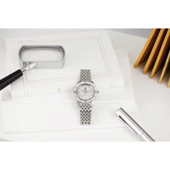 Zegarek damski w stylu nurkowym.