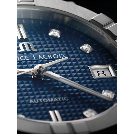 Giloszowana tarcza z 8 diamentami.