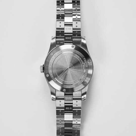 Dekiel ze stali z ultra-grawerowaniem.