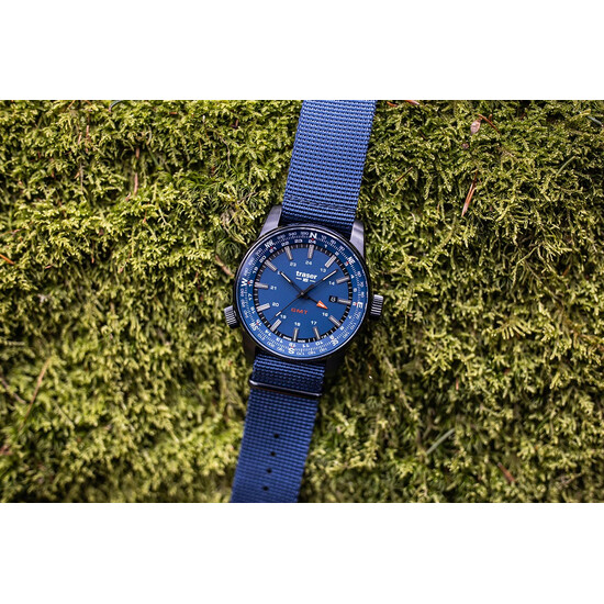 Zegarek ze strefami czasowymi traser.