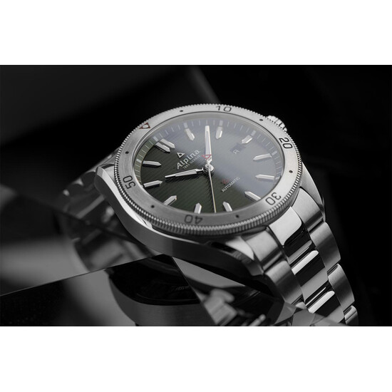 Zegarek męski na bransolecie Alpina.