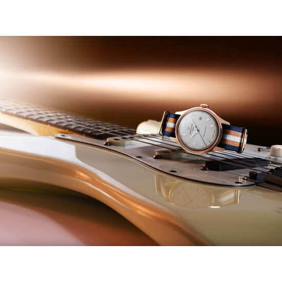 Zegarek na pasku NATO Certina.