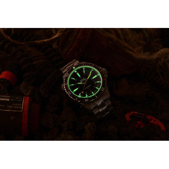 Zegarek z zaworem helowym Traser.