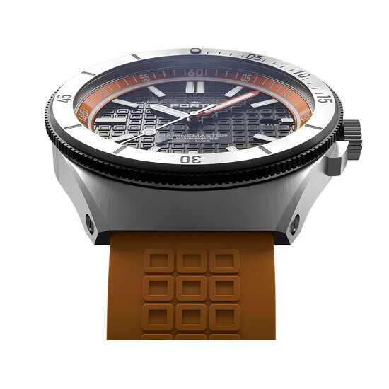 Zegarek na pomarańczowym pasku gumowym Fortis.