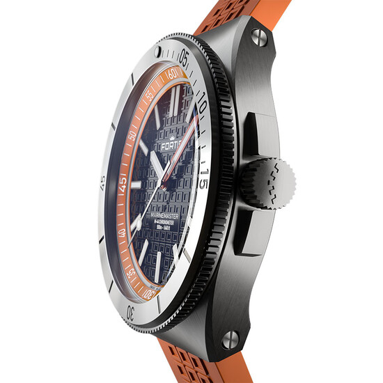 Zakręcana, opatentowana koronka.