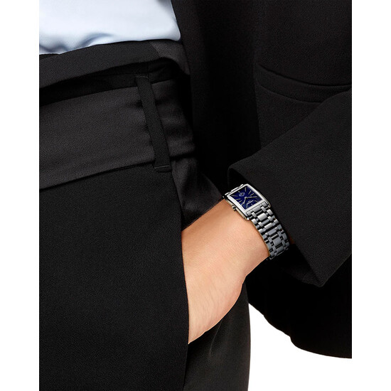 Zegarek Longines DolceVita L5.512.4.93.6 na ręce