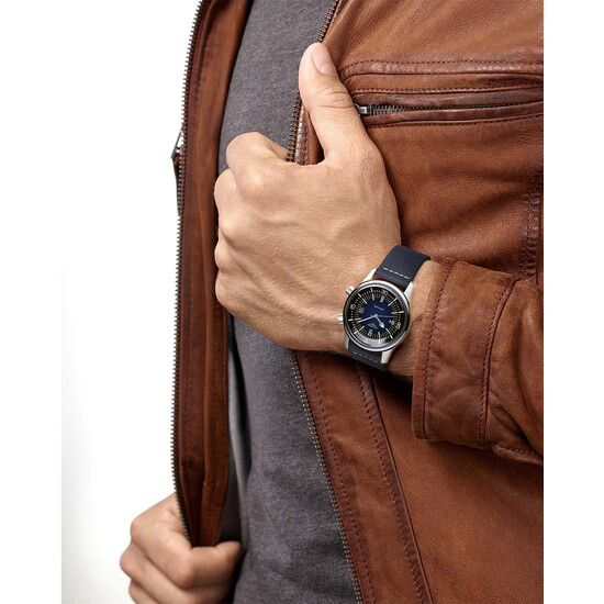 Zegarek Longines Legend Diver Watch L3.774.4.90.2 na nadgarstku