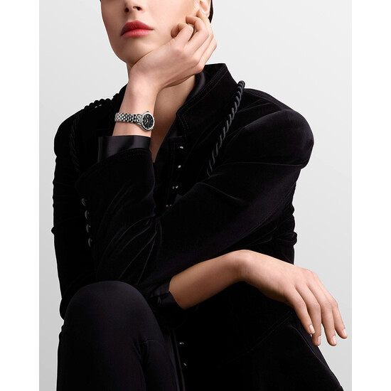 Zegarek Longines Flagship Automatic L4.274.4.57.6 na damskim nadgarstku