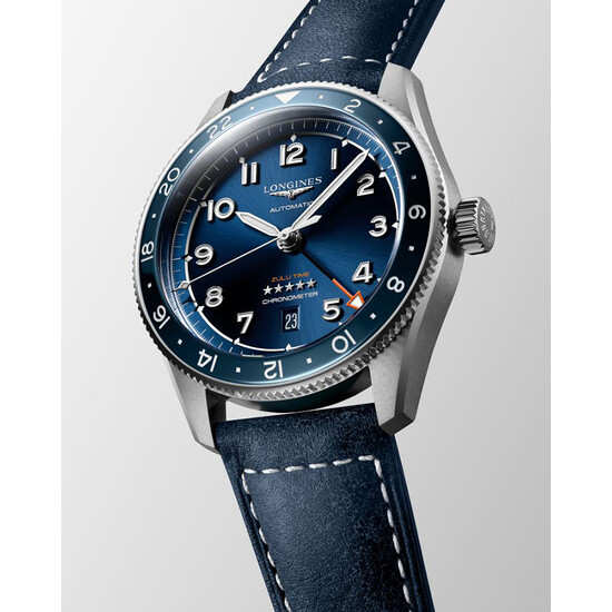 Niebieska tarcza w zegarku Longines Spirit Zulu Time L3.812.4.93.2