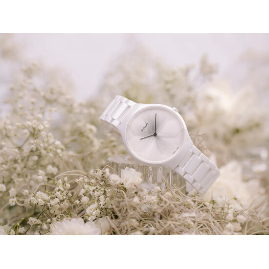 Minimalistyczny zegarek damski Rado.