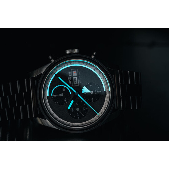 Zegarek w ciemności Fortis.