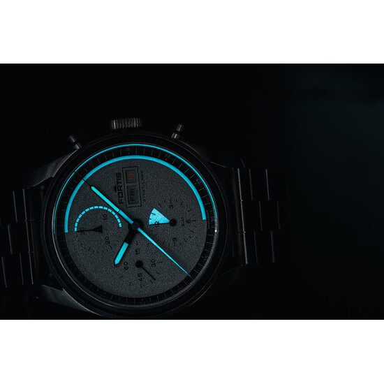 Zegarek z podświetleniem Fortis.