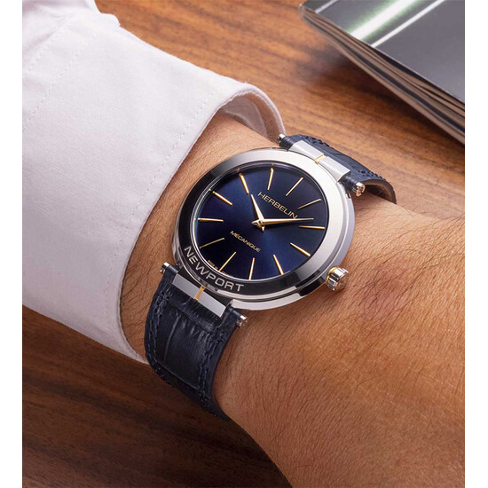 Mechaniczny zegarek Herbelin Newport Slim na nadgarstku