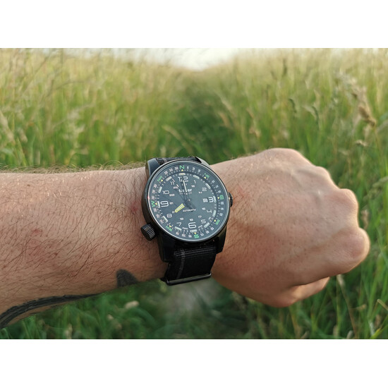 Zegarek wskazujący kierunki świata Traser