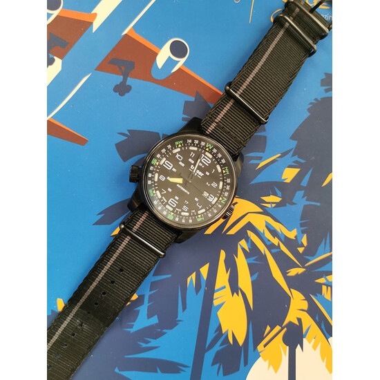 Czarny zegarek Traser