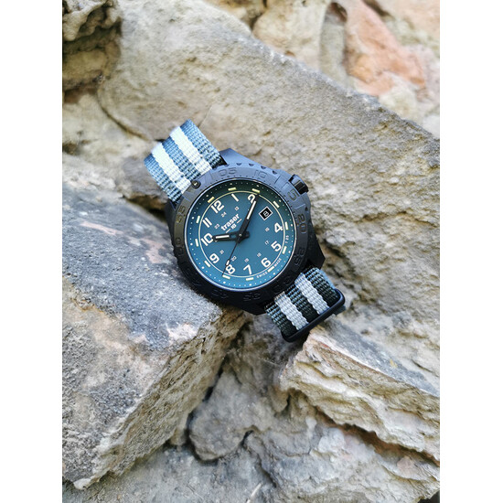 Zegarek na dwukolorowym pasku NATO Traser