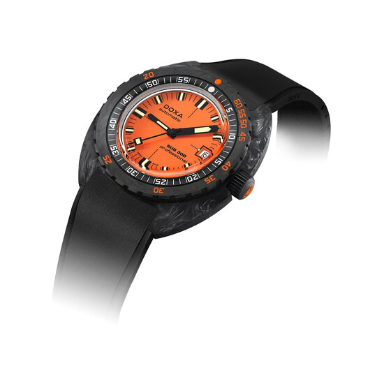 Zegarek z kopertą z kutego włókna węglowego Doxa SUB 300 Carbon