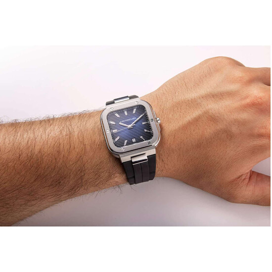 Francuski zegarek Herbelin Cap Camarat Square na nadgarstku