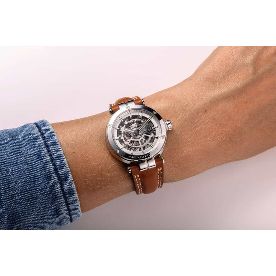 Szkieletowy zegarek Herbelin Newport Automatic Skeleton na nadgarstku
