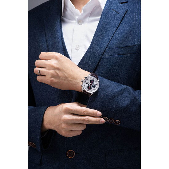 Zegarek Aerowatch Les Grandes Classiques Chrono Moon Phase Limited Edition na nadgarstku