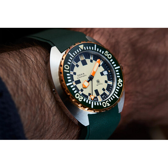 Wojskowy zegarek kamuflażowy