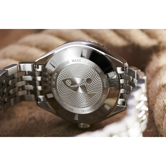 Zakręcany, grawerowany dekiel Doxa