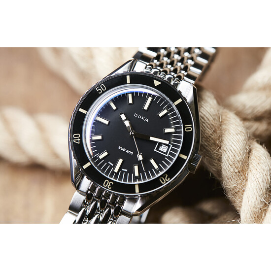 Zegarek z pierścieniem do obracania