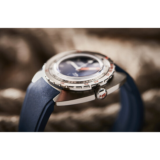 Zegarek nurkowy na niebieskim pasku Doxa