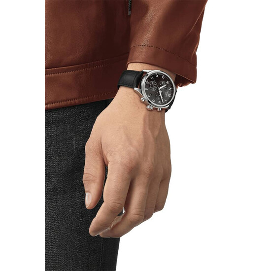 Zegarek Tissot Chrono XL na nadgarstku