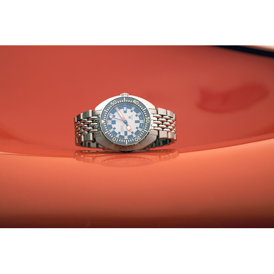 Wojskowy zegarek typu diver Doxa