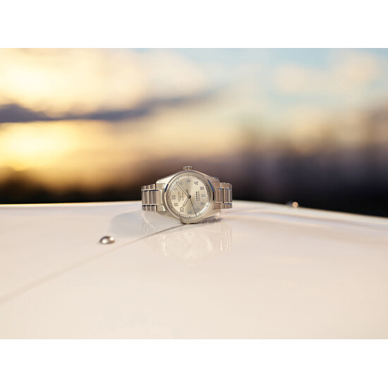 Zegarek z szampańską tarczą