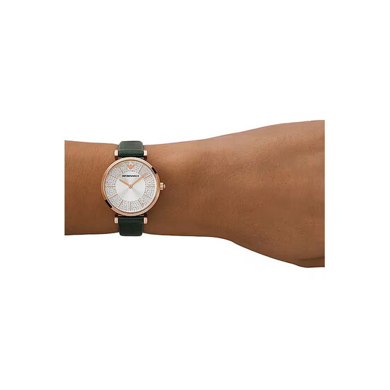 Emporio Armani Gianni T-Bar na ręku