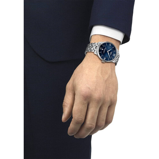 Zegarek Tissot na ręku