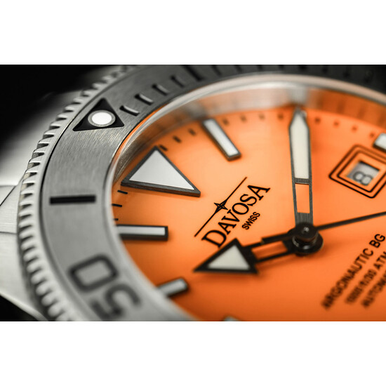 Zegarek nurkowy z pomarańczową tarczą Davosa
