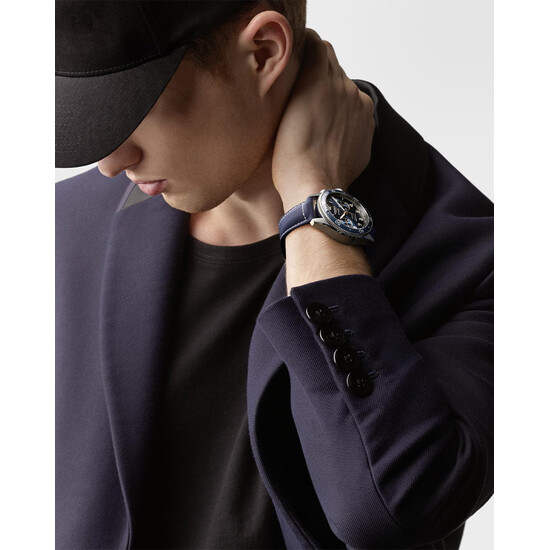 Zegarek Longines na nadgarstku