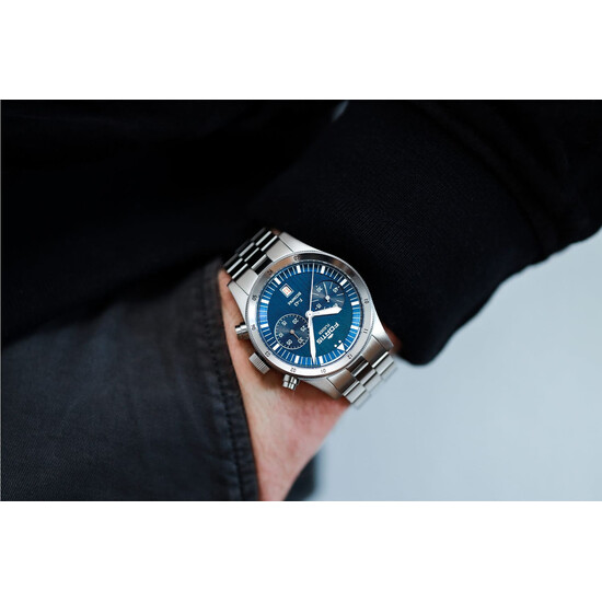 Zegarek Fortis na ręku