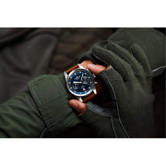 Zegarek Fortis na ręku