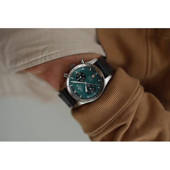 Zegarek Fortis na nadgarstku