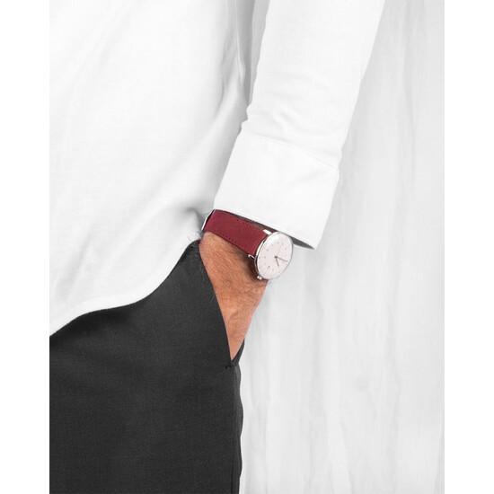 Bordowy pasek Hirsch Osiris Nubuk na ręce